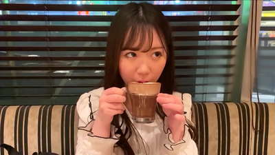 Usa siya ka higala nga nahisakop sa parehas nga club sa unibersidad. Ug siya ang labing madanihon nga babaye sa club. Kini usa ka sexy nga atmospera sa Hapon.